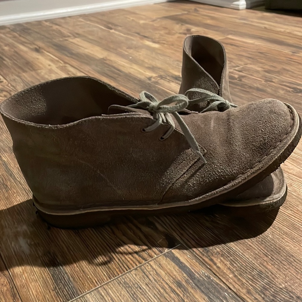 Clarks taupe leather desert boots size 10
